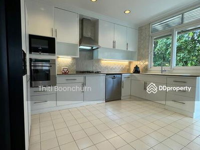 Townhouse, 400sqm, Quiet Street, Phrom Phong, Bangkok, Thailand Townhouse, 400sqm, Quiet Street, Phrom Phong, Bangkok, Thailand