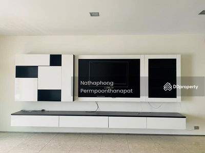 Ficus Lane, Bangkok, Thailand Ficus Lane, Bangkok, Thailand