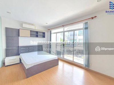For rent, 3-story townhome, Srinakarin Road. Near Thanya Department Store, Bangkok, Thailand For rent, 3-story townhome, Srinakarin Road. Near Thanya Department Store, Bangkok, Thailand