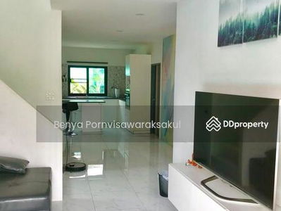 Spacious 4-Br House near BTS Udom Suk, Bangkok, Thailand Spacious 4-Br House near BTS Udom Suk, Bangkok, Thailand