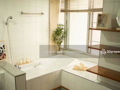 Sindhorn Residence, Bangkok, Thailand Sindhorn Residence, Bangkok, Thailand