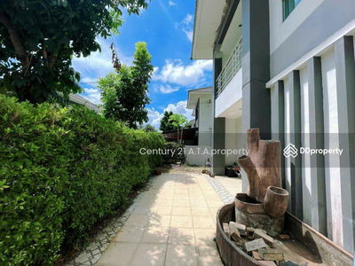 Lancio Crib Bowin Sriracha, Chon Buri, Thailand Lancio Crib Bowin Sriracha, Chon Buri, Thailand