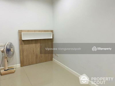 Royal Castle Sukhumvit, Bangkok, Thailand Royal Castle Sukhumvit, Bangkok, Thailand