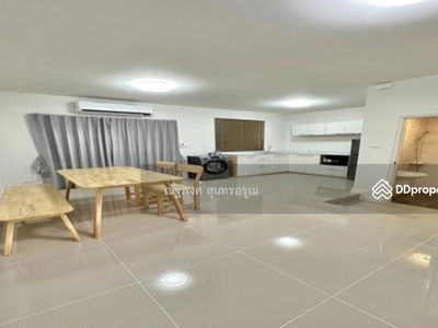 Khlong Nueng, Central Future Park Rangsit (1.5 km.), Major Rangsit Department Store (2 km.), Rangsit Market (2 km.), Pathum Thani, Thailand Khlong Nueng, Central Future Park Rangsit (1.5 km.), Major Rangsit Department Store (2 km.), Rangsit Market (2 km.), Pathum Thani, Thailand