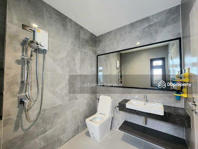 Bangkok Boulevard Vibhavadi, Bangkok, Thailand Bangkok Boulevard Vibhavadi, Bangkok, Thailand