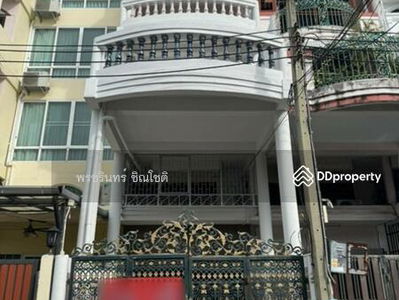 Commercial building near MRT Rama 9, Bangkok, Thailand Commercial building near MRT Rama 9, Bangkok, Thailand