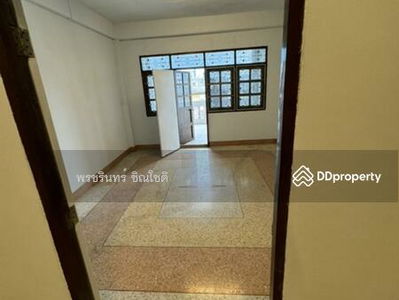 Commercial building near MRT Rama 9, Bangkok, Thailand Commercial building near MRT Rama 9, Bangkok, Thailand