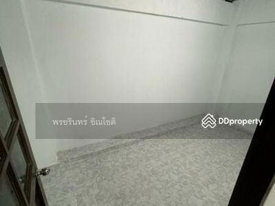 Commercial building near MRT Rama 9, Bangkok, Thailand Commercial building near MRT Rama 9, Bangkok, Thailand