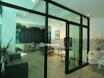 Aree Corner, Bangkok, Thailand Aree Corner, Bangkok, Thailand