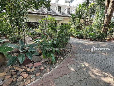 Single House For Rent in Ekkamai, Bangkok, Thailand Single House For Rent in Ekkamai, Bangkok, Thailand