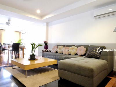 Large 5-Br Townhouse near BTS Chong Nonsi, Bangkok, Thailand Large 5-Br Townhouse near BTS Chong Nonsi, Bangkok, Thailand