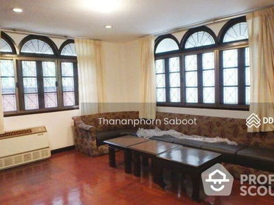 Spacious 4-Bedroom House, Bangkok, Thailand Spacious 4-Bedroom House, Bangkok, Thailand