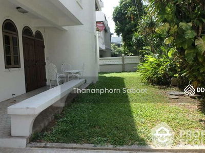 Spacious 4-Bedroom House, Bangkok, Thailand Spacious 4-Bedroom House, Bangkok, Thailand