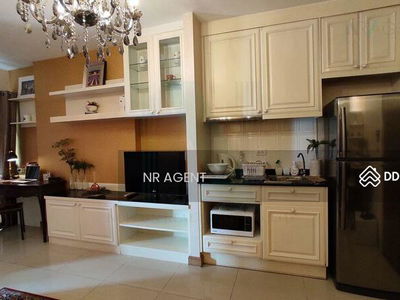 Ivy River, Bangkok, Thailand Ivy River, Bangkok, Thailand