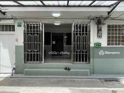 Townhouse 3 floors, 2 bedrooms, 2 bathrooms. Air conditioning in every room with a newly renovated living room on Chan Kao Road. (Soi Amorn) off Soi Suan Phul, Bangkok, Thailand Townhouse 3 floors, 2 bedrooms, 2 bathrooms. Air conditioning in every room with a newly renovated living room on Chan Kao Road. (Soi Amorn) off Soi Suan Phul, Bangkok, Thailand