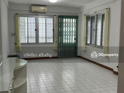 Townhouse 3 floors, 2 bedrooms, 2 bathrooms. Air conditioning in every room with a newly renovated living room on Chan Kao Road. (Soi Amorn) off Soi Suan Phul, Bangkok, Thailand Townhouse 3 floors, 2 bedrooms, 2 bathrooms. Air conditioning in every room with a newly renovated living room on Chan Kao Road. (Soi Amorn) off Soi Suan Phul, Bangkok, Thailand