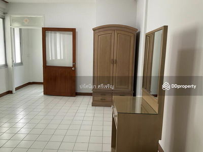 Townhouse 3 floors, 2 bedrooms, 2 bathrooms. Air conditioning in every room with a newly renovated living room on Chan Kao Road. (Soi Amorn) off Soi Suan Phul, Bangkok, Thailand Townhouse 3 floors, 2 bedrooms, 2 bathrooms. Air conditioning in every room with a newly renovated living room on Chan Kao Road. (Soi Amorn) off Soi Suan Phul, Bangkok, Thailand