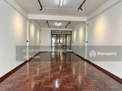 Townhouse Thong Lo (Sukhumvit 55), Bangkok, Thailand Townhouse Thong Lo (Sukhumvit 55), Bangkok, Thailand