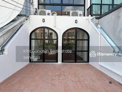 Townhouse Thong Lo (Sukhumvit 55), Bangkok, Thailand Townhouse Thong Lo (Sukhumvit 55), Bangkok, Thailand