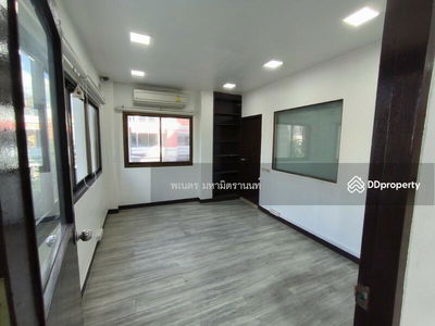 Sriwara Town in Town, Bangkok, Thailand Sriwara Town in Town, Bangkok, Thailand