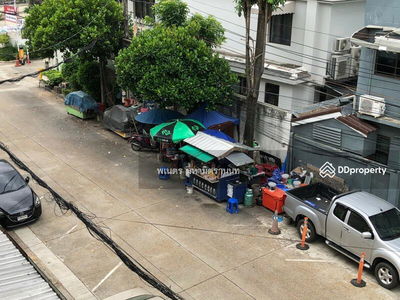 Sriwara Town in Town, Bangkok, Thailand Sriwara Town in Town, Bangkok, Thailand