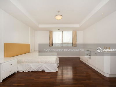 Krungthep Thani Tower, Bangkok, Thailand Krungthep Thani Tower, Bangkok, Thailand