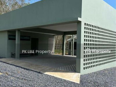 Gehäuse In Ban Ratsada, Thailand Gehäuse In Ban Ratsada, Thailand