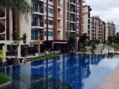 Green Lake Sriracha, Chon Buri, Thailand Green Lake Sriracha, Chon Buri, Thailand