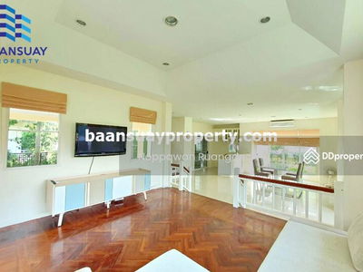 On Nut Road, Lat Krabang intersection, near Robinson Lat Krabang & Patio Mall, Bangkok, Thailand On Nut Road, Lat Krabang intersection, near Robinson Lat Krabang & Patio Mall, Bangkok, Thailand