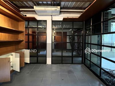 Single House with private pool for rent thonglor area, Bangkok, Thailand Single House with private pool for rent thonglor area, Bangkok, Thailand