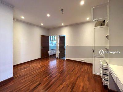 Single House with private pool for rent thonglor area, Bangkok, Thailand Single House with private pool for rent thonglor area, Bangkok, Thailand