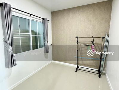 New townhome for rent, corner unit, J.City University, next to Assumption College Sriracha fence, ready to move in, Chon Buri, Thailand New townhome for rent, corner unit, J.City University, next to Assumption College Sriracha fence, ready to move in, Chon Buri, Thailand