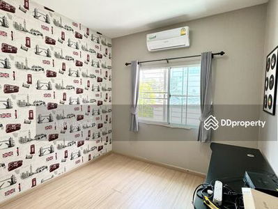 New townhome for rent, corner unit, J.City University, next to Assumption College Sriracha fence, ready to move in, Chon Buri, Thailand New townhome for rent, corner unit, J.City University, next to Assumption College Sriracha fence, ready to move in, Chon Buri, Thailand