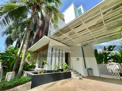 Housing in Ban Ratsada, Thailand Housing in Ban Ratsada, Thailand