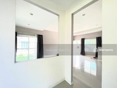 The Plant Onnut-Motorway, Samut Prakan, Thailand The Plant Onnut-Motorway, Samut Prakan, Thailand