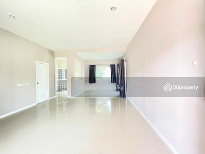 The Plant Onnut-Motorway, Samut Prakan, Thailand The Plant Onnut-Motorway, Samut Prakan, Thailand