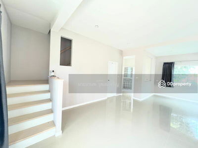 The Plant Onnut-Motorway, Samut Prakan, Thailand The Plant Onnut-Motorway, Samut Prakan, Thailand