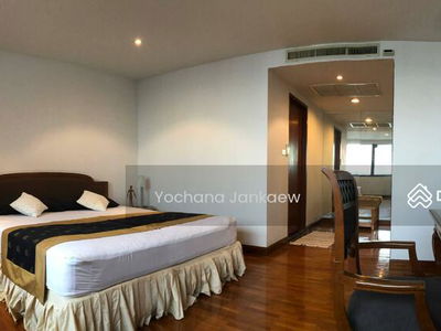 Lake Avenue Sukhumvit 16, Bangkok, Thailand Lake Avenue Sukhumvit 16, Bangkok, Thailand