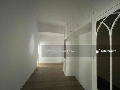 Spacious 5-Br House near BTS Thong Lor, Bangkok, Thailand Spacious 5-Br House near BTS Thong Lor, Bangkok, Thailand