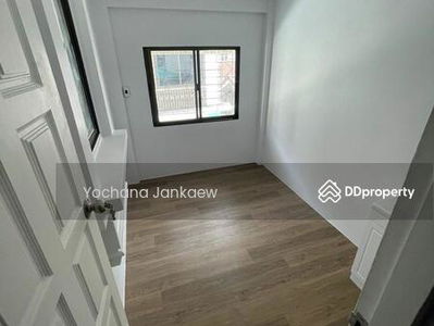 Spacious 5-Br House near BTS Thong Lor, Bangkok, Thailand Spacious 5-Br House near BTS Thong Lor, Bangkok, Thailand