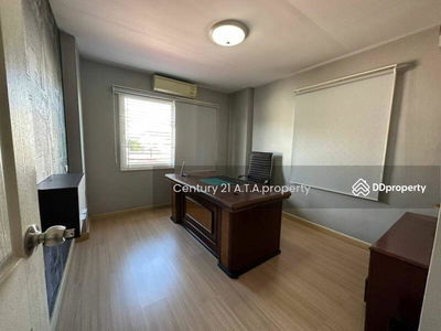 Country Home Lake and Park, Chon Buri, Thailand Country Home Lake and Park, Chon Buri, Thailand