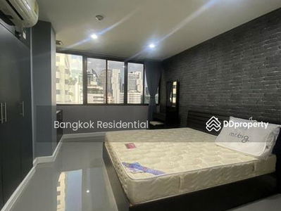 Lake Avenue Sukhumvit 16, Bangkok, Thailand Lake Avenue Sukhumvit 16, Bangkok, Thailand