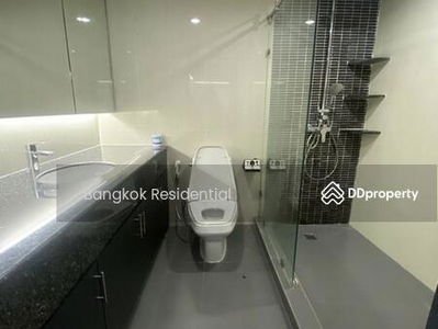 Lake Avenue Sukhumvit 16, Bangkok, Thailand Lake Avenue Sukhumvit 16, Bangkok, Thailand