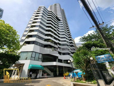 Lake Avenue Sukhumvit 16, Bangkok, Thailand Lake Avenue Sukhumvit 16, Bangkok, Thailand