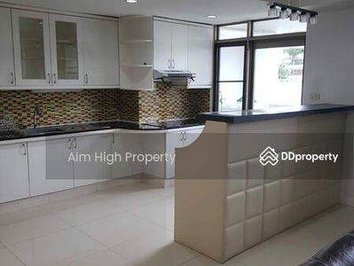 Royal Castle Sukhumvit, Bangkok, Thailand Royal Castle Sukhumvit, Bangkok, Thailand