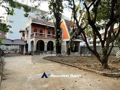 Garden, Home Office | 3 Bedrooms House For Rent in Ploenchit, Bangkok near BTS Ploenchit AA33872, Bangkok Garden, Home Office | 3 Bedrooms House For Rent in Ploenchit, Bangkok near BTS Ploenchit AA33872, Bangkok