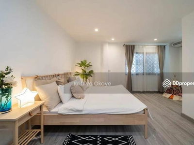 10400, Bangkok, Thailand 10400, Bangkok, Thailand