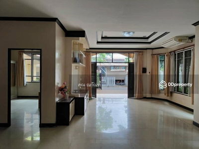 Single house, Sukhumvit 63, Bangkok, Thailand Single house, Sukhumvit 63, Bangkok, Thailand
