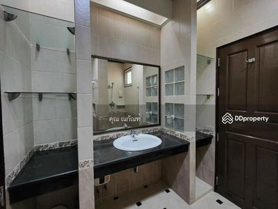 Single house, Sukhumvit 63, Bangkok, Thailand Single house, Sukhumvit 63, Bangkok, Thailand