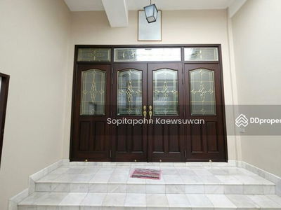 10110, Bangkok, Thailand 10110, Bangkok, Thailand